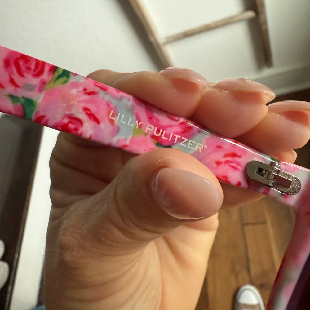 Lilly Pulitzer Hotty Pink FIRST IMPRESSION MADELINE SUNGLASSES - Picture 6 of 11